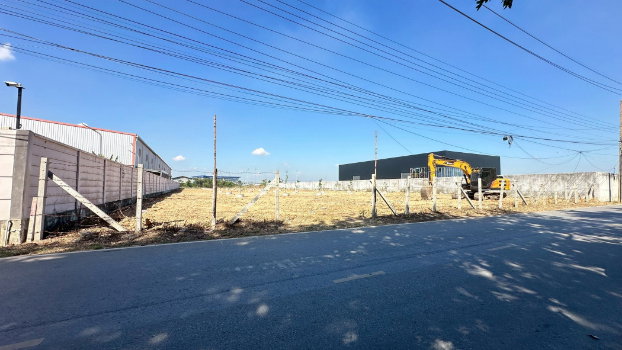 picture Land for sale, leveled and ready for construction. Beautiful plot, prime location in Phraeksa Soi 12, Samut Prakan Province. - 2/6
