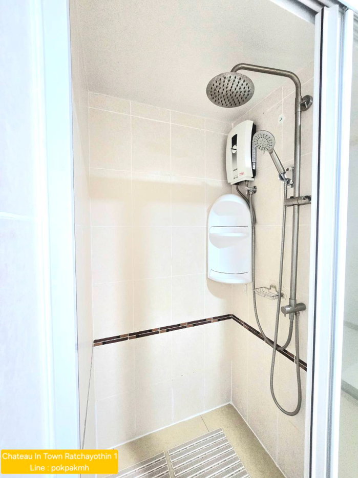 picture Large room for rent at Chateau In Town Major Ratchayothin Phase 1 - 9/14