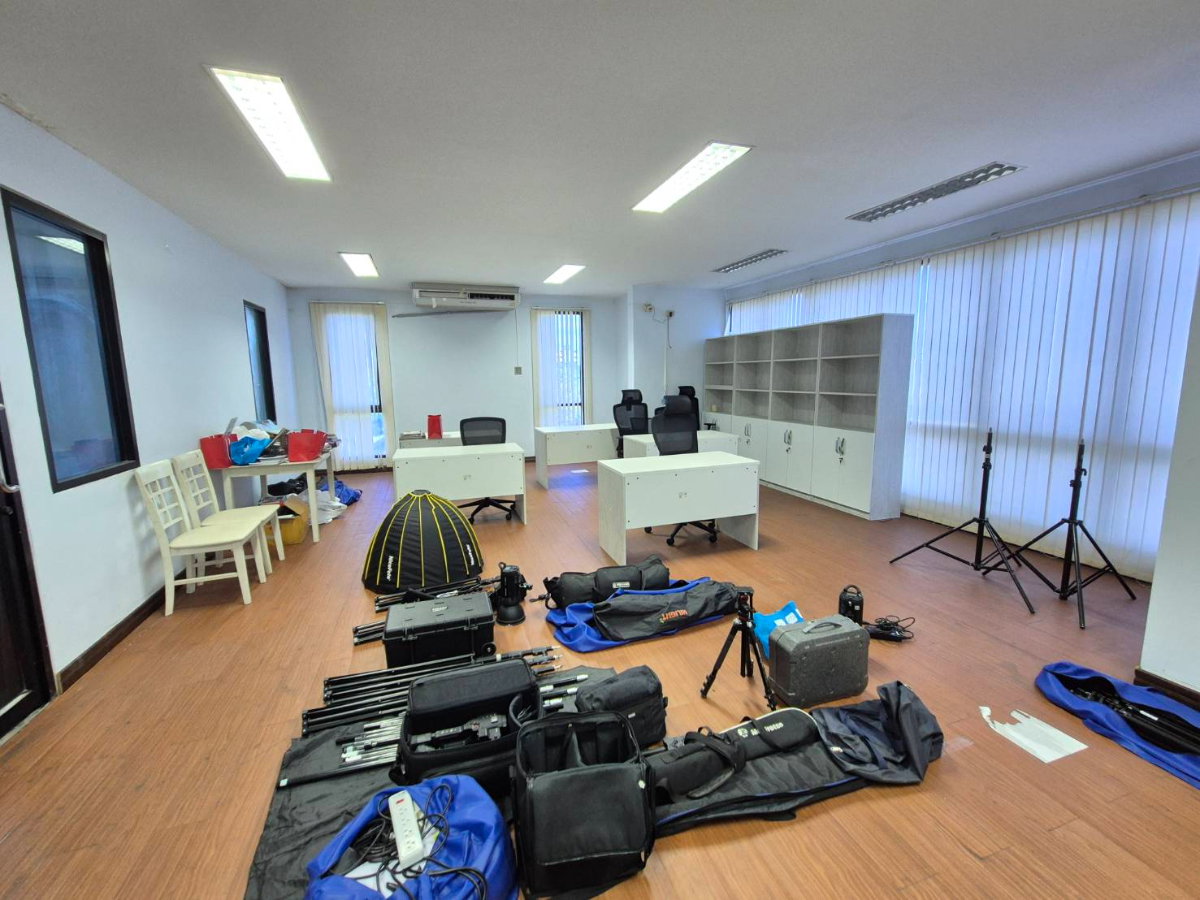 picture Warehouse near government complex Chaengwattana road - 11/17