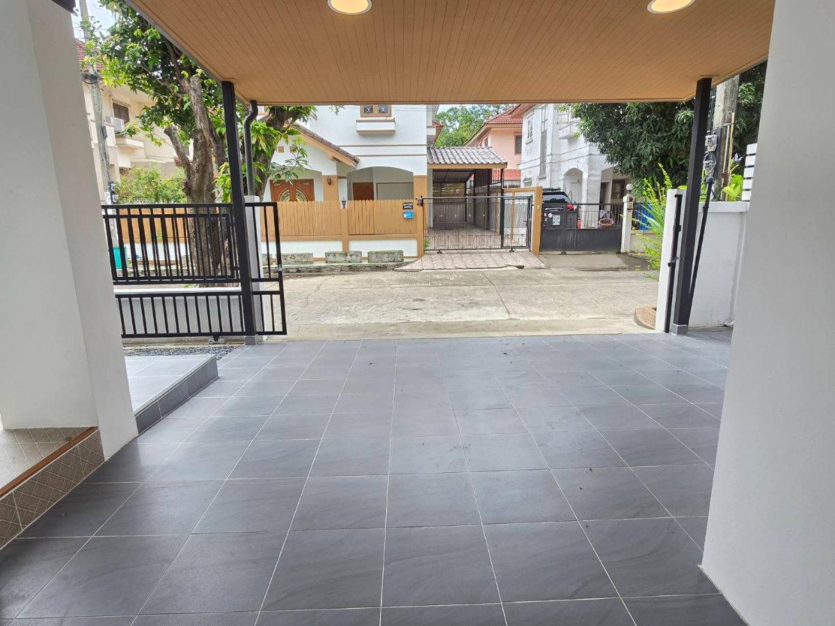 รูป บ้านเดี่ยว2ชั้น ตกแต่งรีโนเวทใหม่ หมู่บ้านฟลอร่าวิลล์ โซนทิวลิป4 ถนนสุวินทวงศ์38 กว้างขวาง แต่งสวย เฟอร์นิเจอร์พร้อม ทำเลดี - รูปที่ 10/36