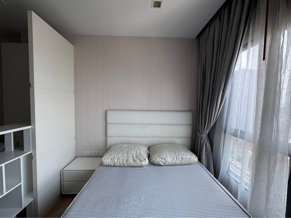 รูป SL147/[เช่าด่วน] Urbano Absolute Sathon-Taksin ชั้น 21 วิวแม่น้ำทิศใต้ ห้องกว้าง 31 ตร.ม. เฟอร์ฯ บิวท์อินครบ ใกล้ BTS กรุงธนบุรี & ICONSIAM - รูปที่ 4/21