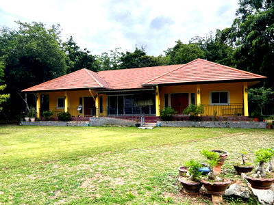 Houses for sale Tha Yang Petchburi : Private Oasis: 2 Houses with Orchard & Garden on 2-1-66 Rai in Tha Yang