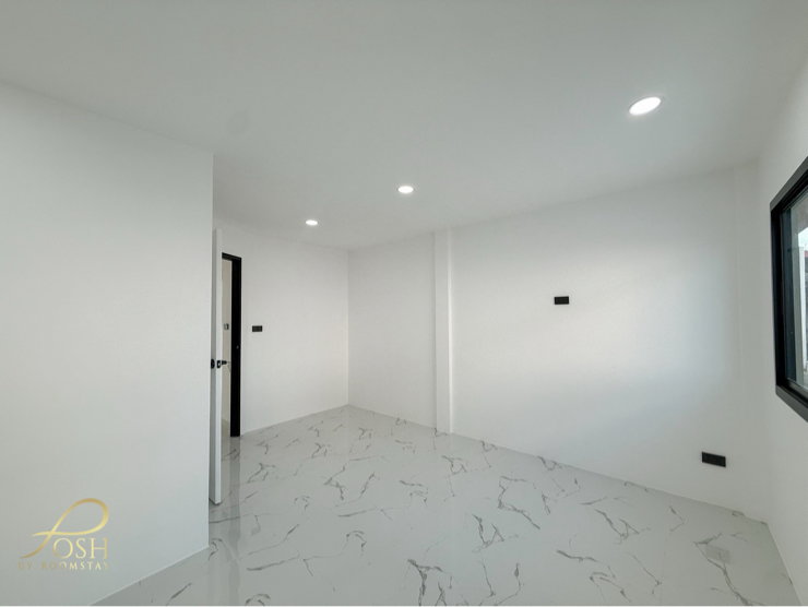 รูป บ้าน2ชั้น รีโนเวทใหม่ ทำเลวิชิต ซอยก้าวหน้า1 ในสไตล์โมเดิร์นอบอุ่น ที่ผสมผสานงานตกแต่งโทนไม้ได้อย่างลงตัว มาพร้อมระเบียงกว้าง 3ห้องนอน  - รูปที่ 10/27