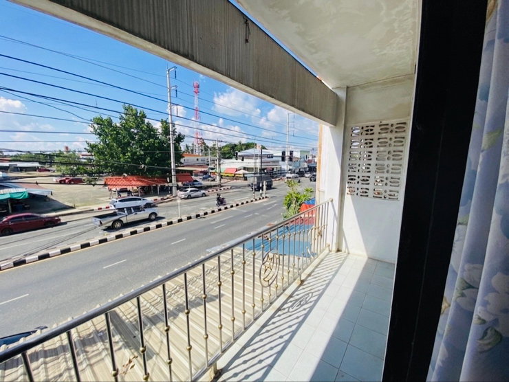 รูป ขายด่วน อาคารพาณิชย์ ทำเลดี ติดถนนหลัก สี่แยกตลาดสดละหานทราย ตรงข้าม7-11 - รูปที่ 3/8