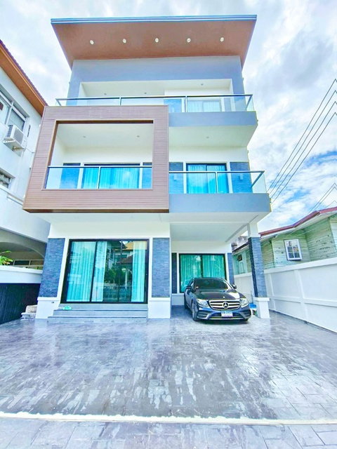 รูป วัดธาตุทอง บ้าน พร้อมเฟอร์ฯ บ้านเดี่ยว 3 ชั้นสร้างใหม่ 4 นอน ใกล้BTS เอกมัย 600 ม. 5 น้ำ 50 ตร.ว. ทำเลใจกลางสุขุมวิท เหมาะสำหรับอยู่อาศัย - รูปที่ 1/8