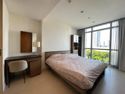 S122 Condo for rent: The River by Raimon Land, a riverside condo on the Chao Phraya River with a private pier. Ready to move in.