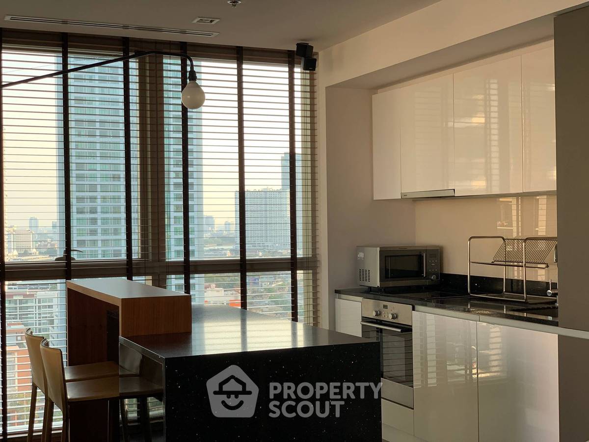 picture 2-BR Condo at The River Condominium near BTS Saphan Taksin (ID 513216) - 2/13