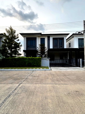 เช่าบ้านแฝด ปทุมธานี : ให้เช่าบ้านเดี่ยว Grand Pleno พหลโยธิน–วิภาวดี 2 แต่งครบพร้อมอยู่ หน้าบ้านวิวสวน ทิศใต้ หลังบ้านโล่งเป็นส่วนตัว ใกล้ดอนเมืองสวน หลังบ้านโล่ง พร้อมอยู่
