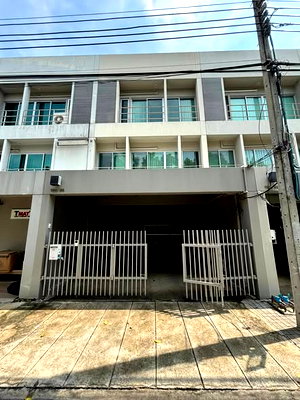 Townhouses for rent Bangkok : P0744/[Urgent rent] 3-story townhome, Noble Cube Phatthanakarn (Noble Cube Phattanakarn)