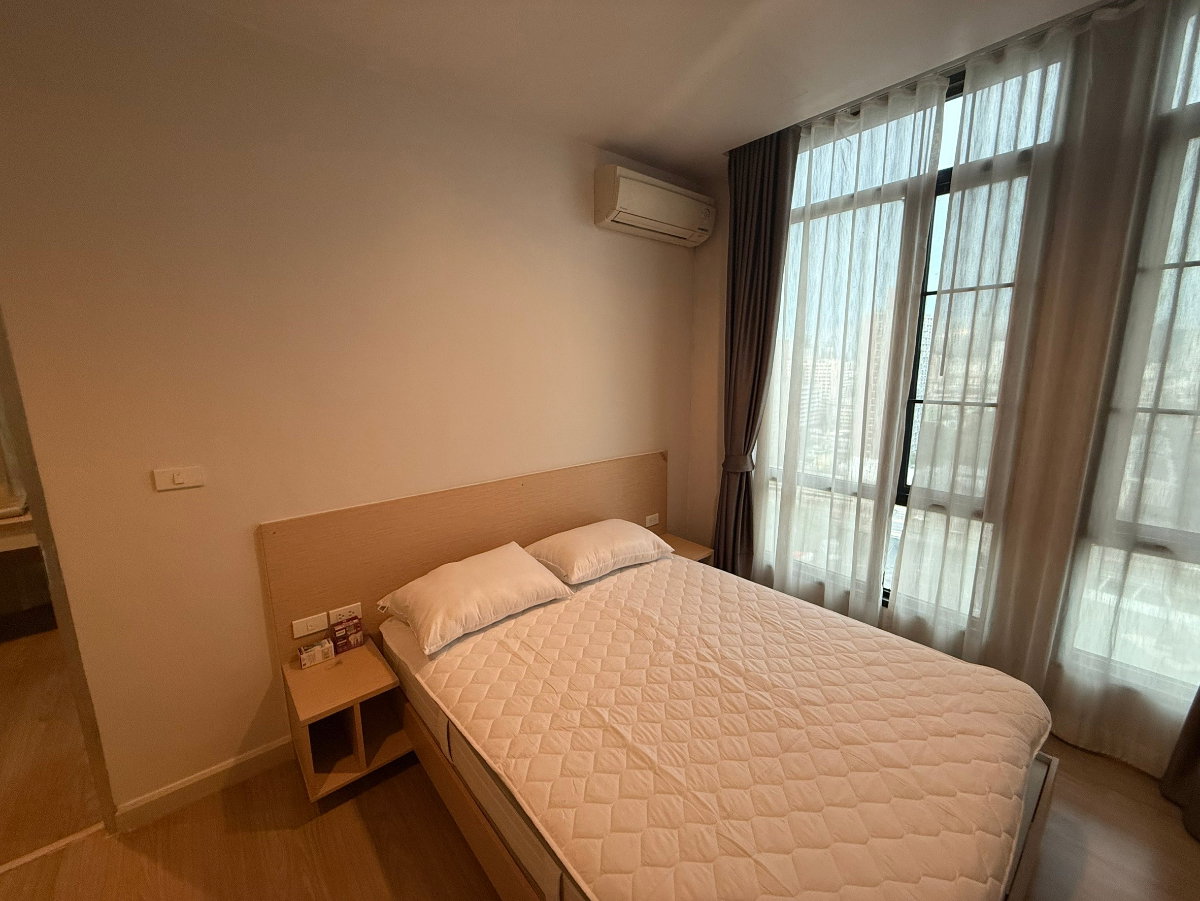 picture ( Sell ) 1 bed room corner room high floor close to victory monument station - 6/7