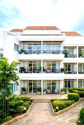 เช่าทาวน์โฮม นิคมปิ่นทอง : หาคนช่วยรีโนเวท โรบินสัน ศรีราชา 24 ตร.ว. 380 ตร.ม. ตึกคอม ศรีราชา 1.1 กม. ท่าเทียบเรือศรีราชา ฮาร์เบอร์ 890ม. อาคาร4 ชั้น 5 นอน 5 น้ำ