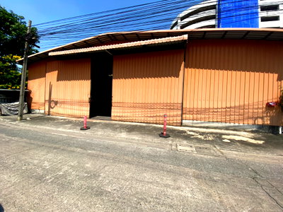 เช่าโรงงาน เกษตร : โกดังให้เช่า ลาดพร้าว 81 ขนาด 300 ตร.ม. รถสิบล้อเข้าได้ ใกล้เลียบด่วน ใกล้บิ๊กซีลาดพร้าว