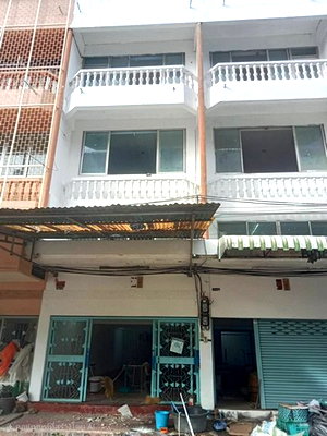 Shophouses for rent Charan Sanit Wong Road : FOR RENT  COMMERCIAL BUILDING PROPERTY  15000 BAHT per MONTH
