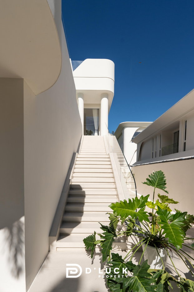 รูป ขายวิลล่าพูลวิลล่าหรู 3 ชั้น สไตล์ Modern Luxury ใกล้พัทยา วิวเขาชีจรรย์ - รูปที่ 38/44
