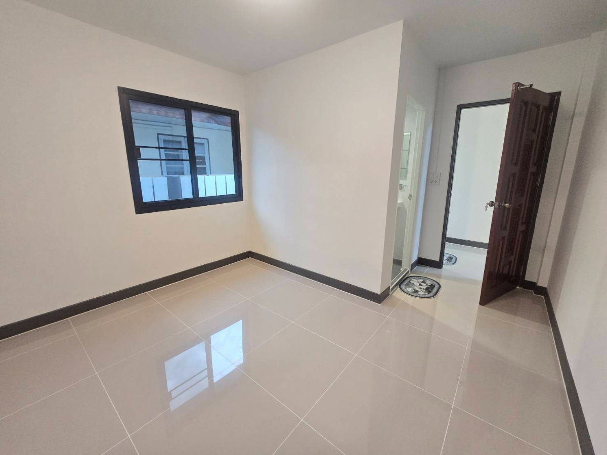 รูป บ้านเดี่ยว 1 ชั้น ตกแต่งรีโนเวทใหม่ พร้อมอยู่ วิว..หลังบ้านทุ่งนา หมู่บ้าน มีนบุรีการ์เด้นโฮม ถนนราษฎร์อุทิศ 48  ซอยย่อย10 แขวงแสนแสบ เขตมีนบุรี - รูปที่ 20/32