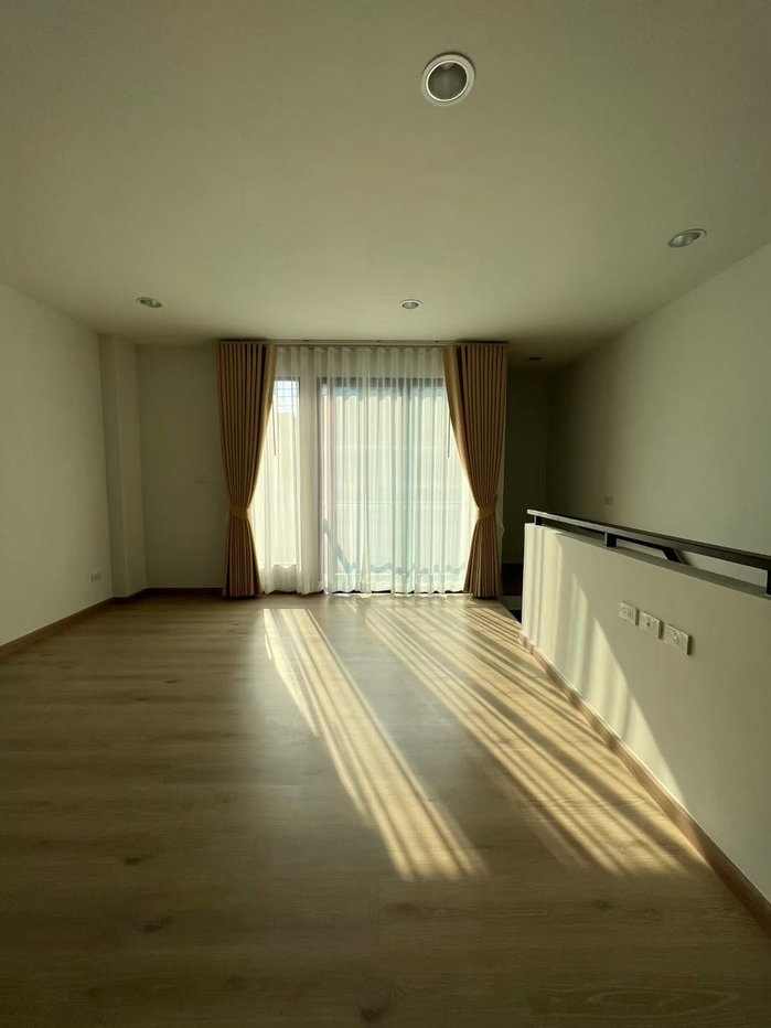 รูป 🏡✨ ให้เช่าโฮมออฟฟิศ 4 ชั้น — Premium Place พหลโยธิน–รามอินทรา 📍 ทำเลศักยภาพ ติดถนนเทพรักษ์ ใกล้รถไฟฟ้าสายสีเขียว และทางด่วน - รูปที่ 5/13