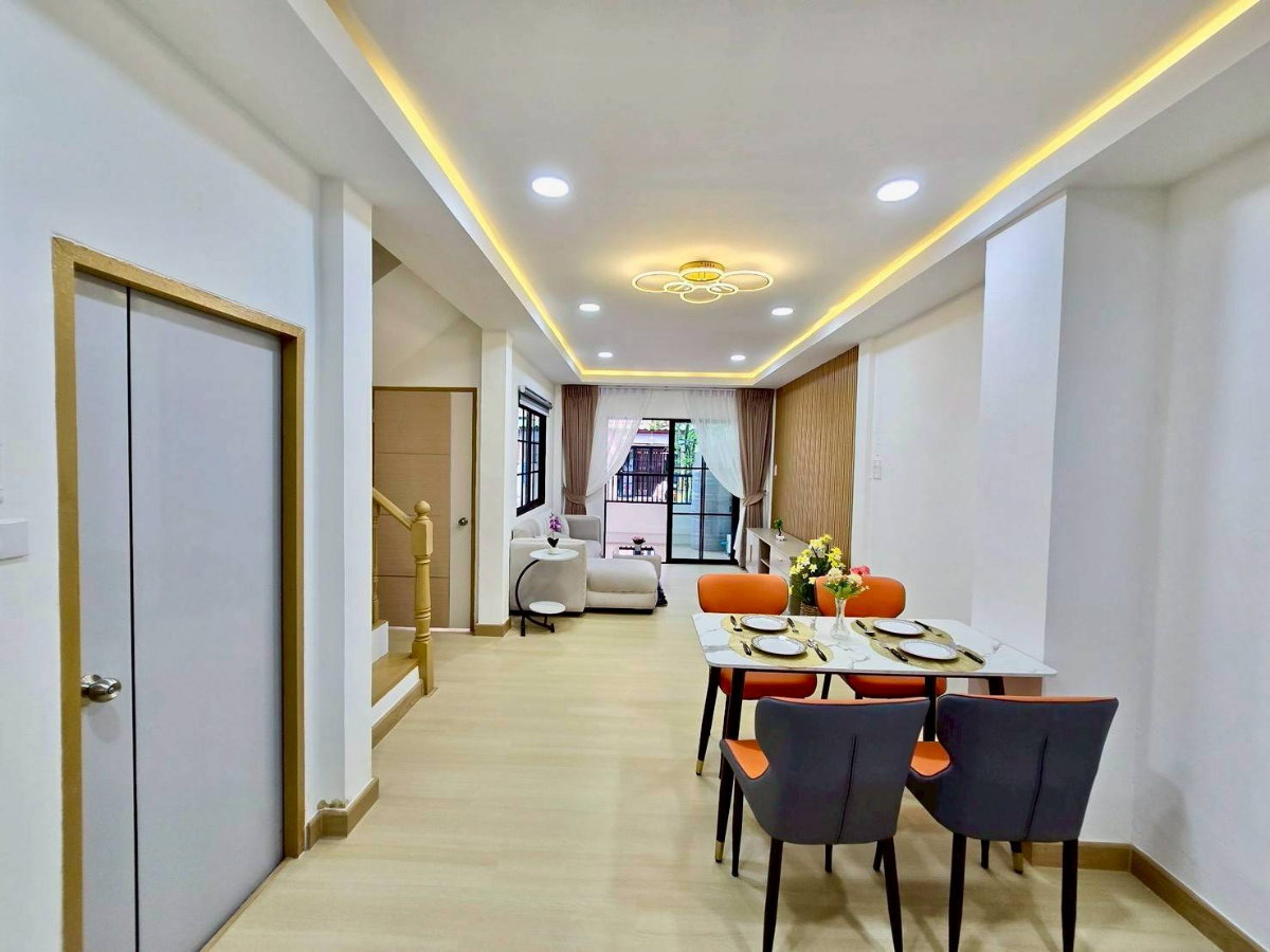 รูป ทาวน์เฮ้าส์ รีโนเวทใหม่ ทำเลดี แต่งสวยพร้อมอยู่ หมู่บ้าน วรารักษ์ ถ.เลียบคลองสอง 27 คลองสามวา ใกล้ตลาด โลตัส - รูปที่ 10/21
