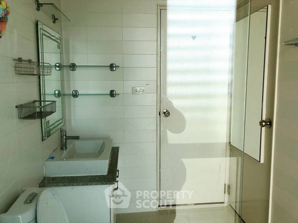 picture 1-BR 47 Sqm Condo In The Iris, Near ARL Hua Mak (ID 320509) - 8/16