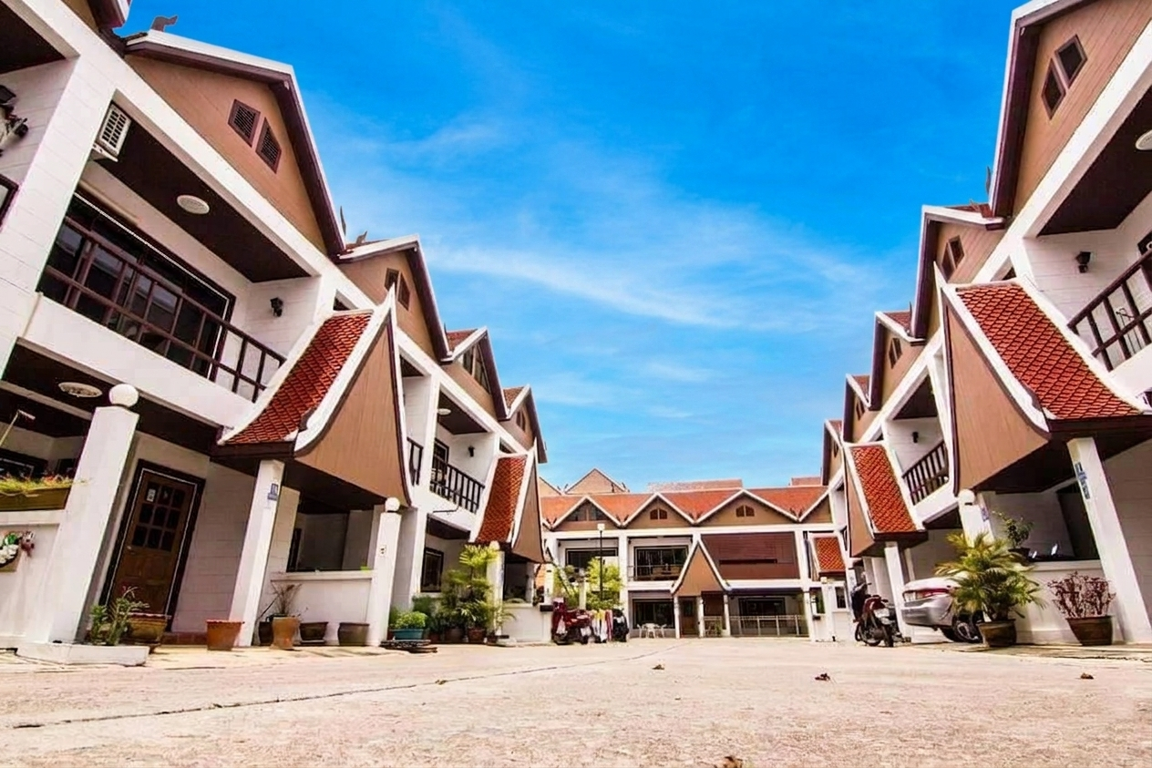 รูป 4 Bedroom Townhouse for Rent Pratumnak Hill Pattaya - รูปที่ 10/11