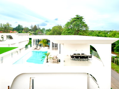 Houses for sale Chonburi : LUXURY 6-BEDROOM POOL VILLA FOR SALE – 15 MINUTES FROM SOUTH PATTAYA