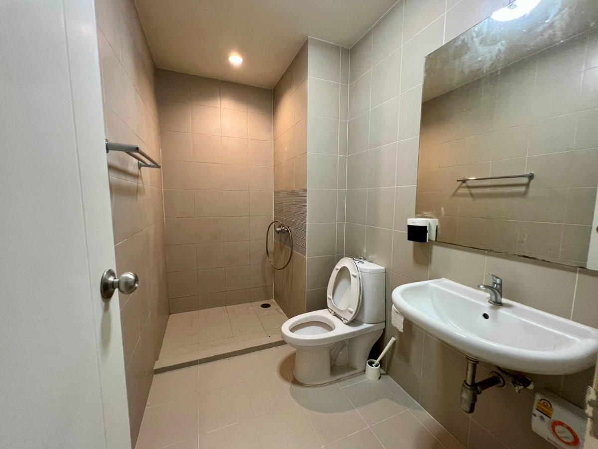 picture Corner Unit Townhome for Sale at Noble Cube Pattanakarn – Huge Space, Just 5 Mins to Thonglor! - 16/23
