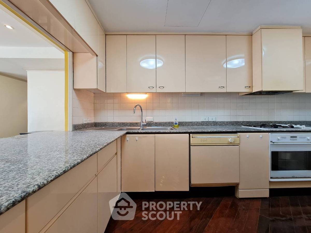 picture 2-BR Condo at Somkid Gardens Condominium near BTS Chit Lom (ID 932774) - 7/8