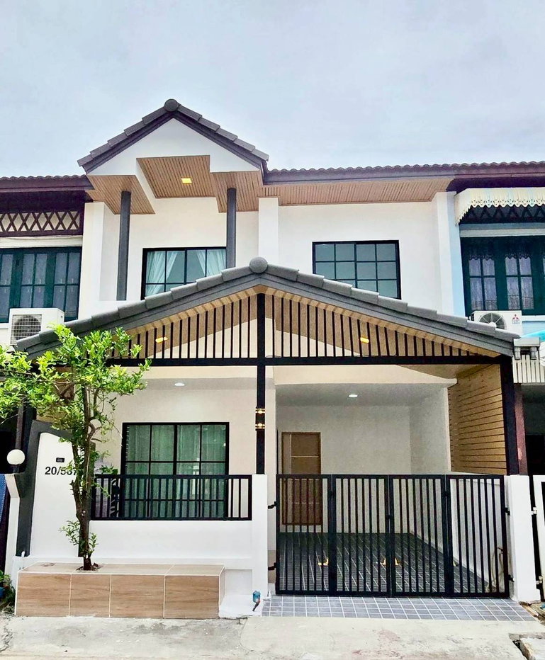 รูป ทาวน์เฮ้าส์ รีโนเวทใหม่ ทำเลดี แต่งสวยพร้อมอยู่ หมู่บ้าน วรารักษ์ ถ.เลียบคลองสอง 27 คลองสามวา ใกล้ตลาด โลตัส - รูปที่ 1/21