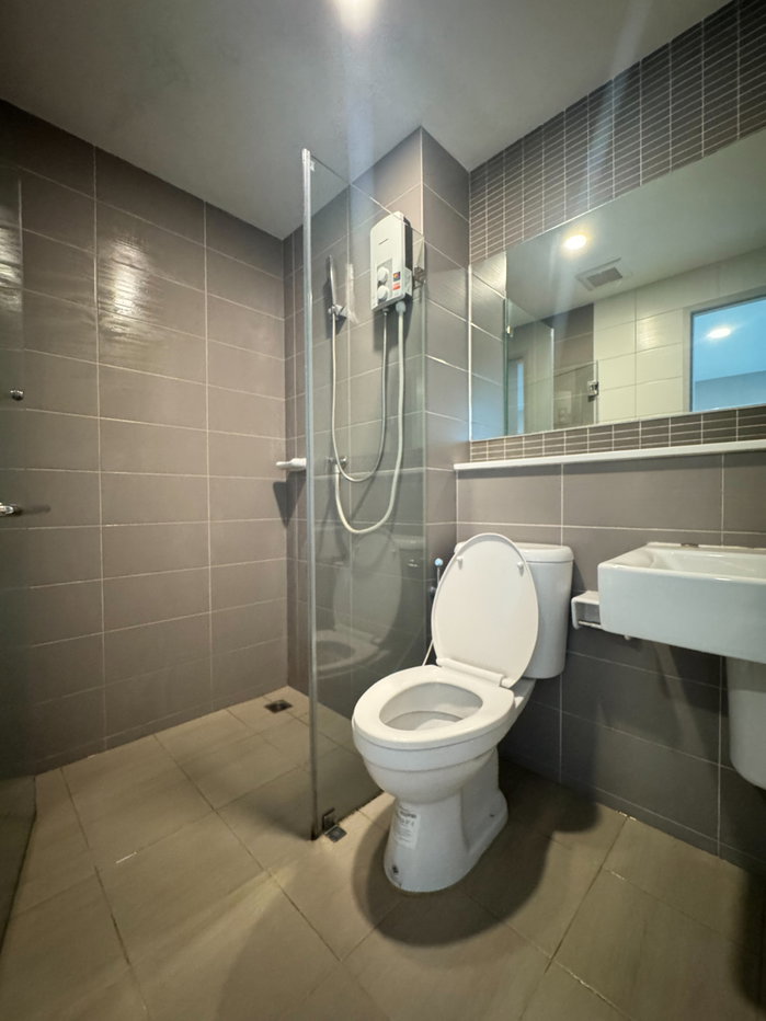 รูป ให้เช่า ริลล์ คอนโด รังสิต  Rill Condo เฟอร์ไฟฟ้าครบ มีฮู้ดดูดควัน ใกล้สถานศึกษา เเละติดรถไฟฟ้า  - รูปที่ 14/17