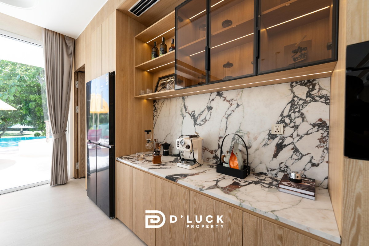 รูป ขายวิลล่าพูลวิลล่าหรู 3 ชั้น สไตล์ Modern Luxury ใกล้พัทยา วิวเขาชีจรรย์ - รูปที่ 28/44