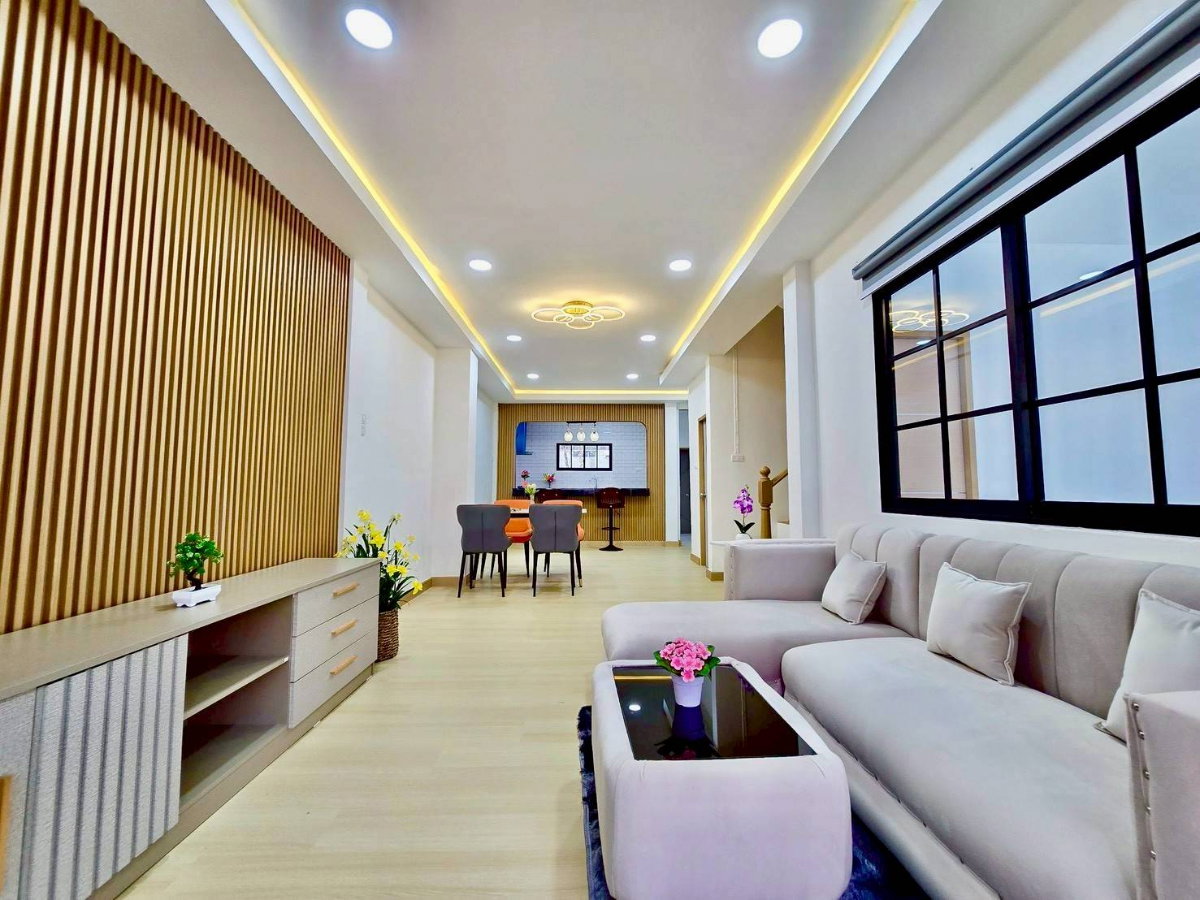 รูป ทาวน์เฮ้าส์ รีโนเวทใหม่ ทำเลดี แต่งสวยพร้อมอยู่ หมู่บ้าน วรารักษ์ ถ.เลียบคลองสอง 27 คลองสามวา ใกล้ตลาด โลตัส - รูปที่ 4/21