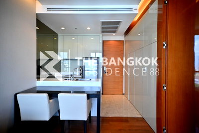 ขายคอนโด : คอนโด ดิ แอดเดรส สุขุมวิท 28 ใกล้ BTS สถานีพร้อมพงษ์ คอนโดทำเลเด่น ราคาน่าคบ