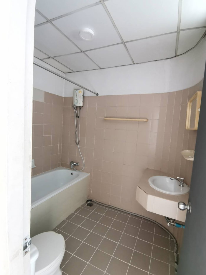 picture Large unit, 40 sq.m., located on the 5th floor Only THB 1,250,000! Approx. THB 31,xxx per sq.m.  - 4/11