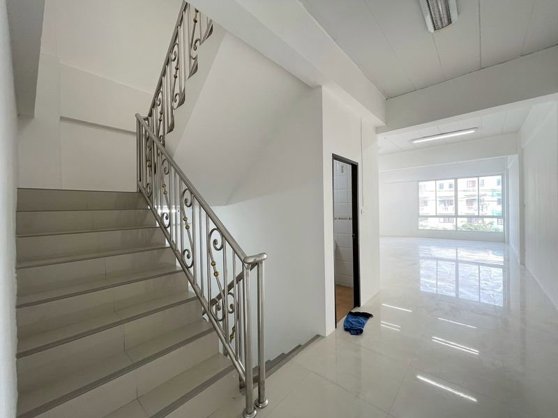 รูป ให้เช่าอาคารพาณิชย์ 4 ชั้น ติดถนนลาซาล (สุขุมวิท 105) บางนา - รูปที่ 8/20