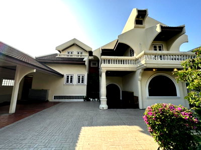 เช่าบ้านเดี่ยว สีลม สาธร : 🏡✨ ให้เช่าบ้านเดี่ยวหรู 2 ชั้น ย่านสาทร 📍 ทำเลใจกลางเมือง พื้นที่ขนาดใหญ่ พร้อมเข้าอยู่ เหมาะสำหรับครอบครัว ผู้บริหาร หรือชาวต่างชาติ