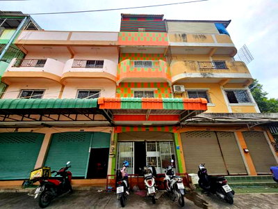 Shophouses for sale Bang Lamung Chonburi : Three-story shophouse for sale in a prime commercial location, near Chao Sua Market and behind Big C Pattaya.