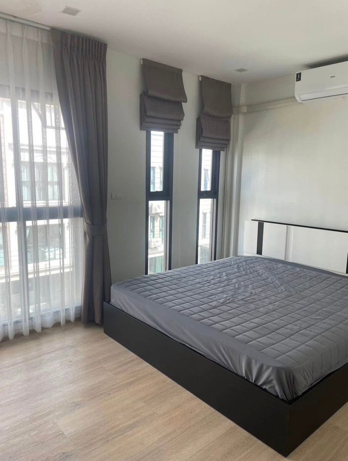รูป ให้เช่า อิเธอร์นิตี้ ทาวน์ พริมโรส วัชรพล 25,000/ เดือน 3 ห้องนอน 4 ห้องน้ำ แอร์ 5 เครื่อง @802dkhwu ตอบเร็ว นัดดูห้องได้ทันที - รูปที่ 4/6