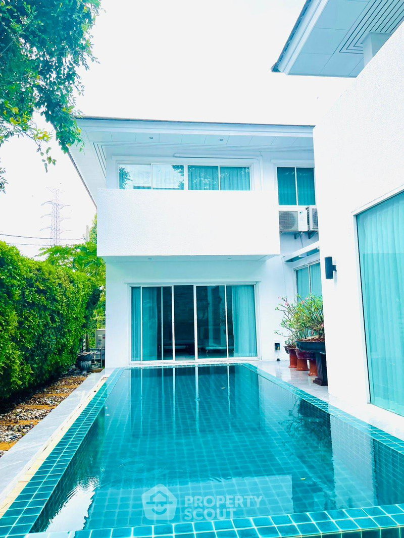 Houses for sale : 3-BR House at Noble Tara Pattanakarn near ARL Hua Mak (ID 2975672)