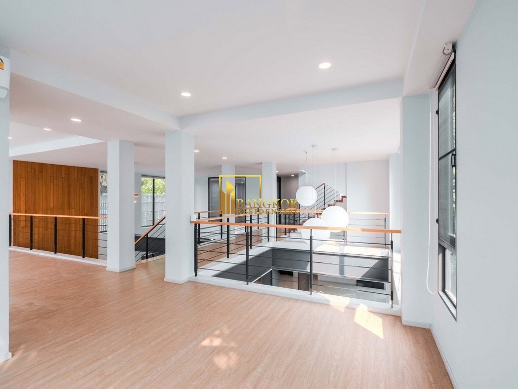 รูป Magnificent 5 Bedroom Pool Villa in Phra Khanong Area - BR28147SH - รูปที่ 10/23