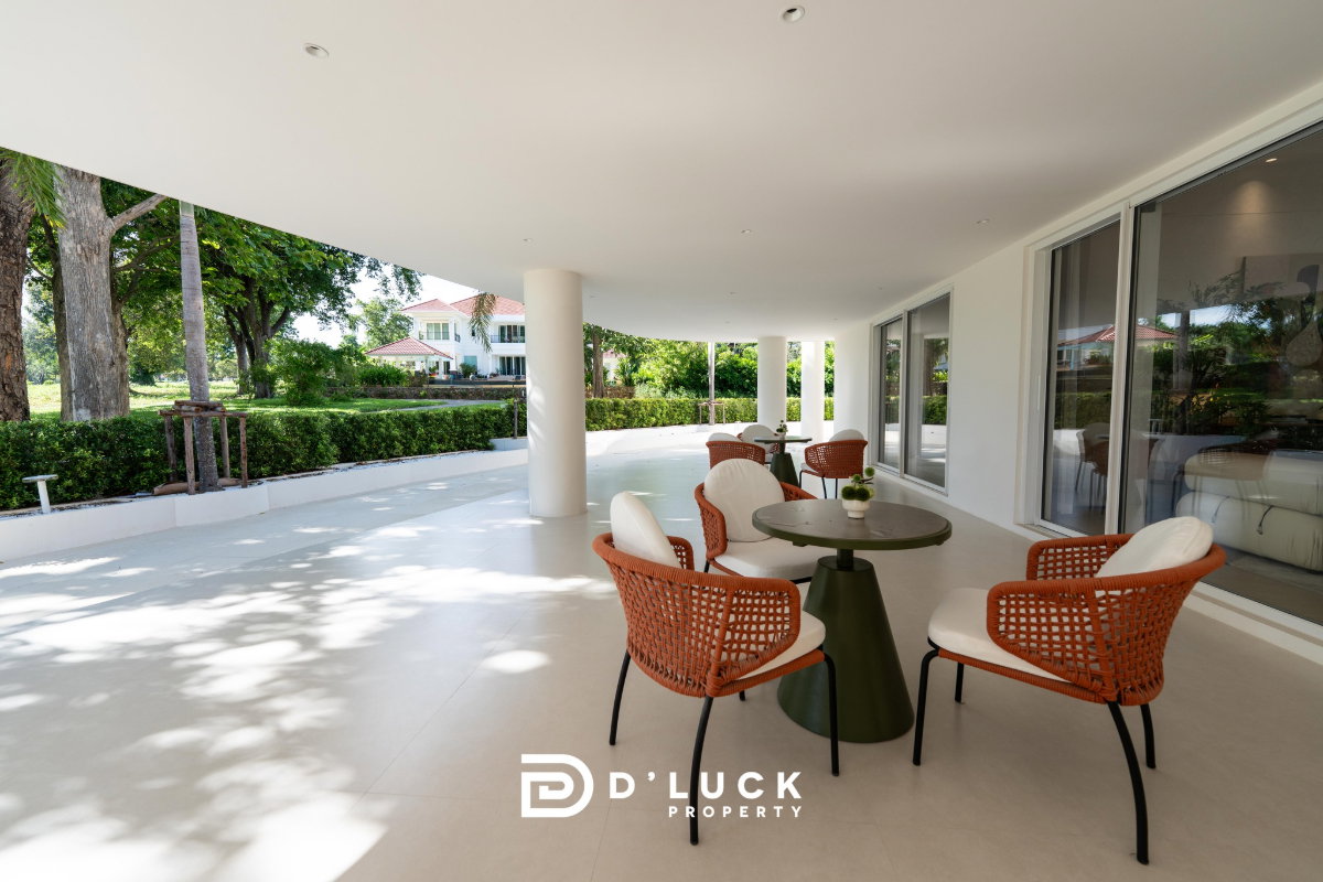 รูป ขายวิลล่าพูลวิลล่าหรู 3 ชั้น สไตล์ Modern Luxury ใกล้พัทยา วิวเขาชีจรรย์ - รูปที่ 37/44