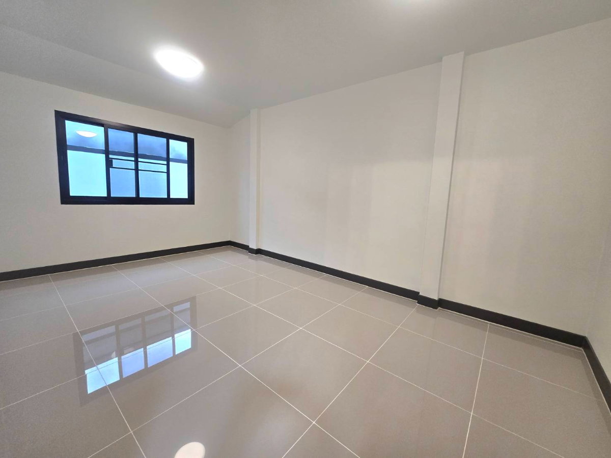 รูป บ้านเดี่ยว 1 ชั้น ตกแต่งรีโนเวทใหม่ พร้อมอยู่ วิว..หลังบ้านทุ่งนา หมู่บ้าน มีนบุรีการ์เด้นโฮม ถนนราษฎร์อุทิศ 48  ซอยย่อย10 แขวงแสนแสบ เขตมีนบุรี - รูปที่ 23/32