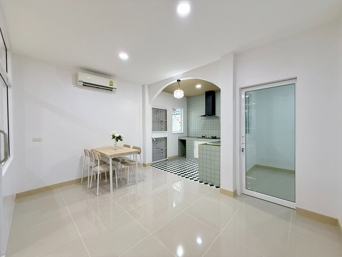 รูป ทาวน์เฮาส์2ชั้น ต้นซอย ตกแต่งรีโนเวทใหม่  ม.เพ็ญศิริ4 ซ.เลียบวารี 25/1  คู้ขวา หนองจอก หลังมุมนอก เฟอร์นิเจอร์พร้อมอยู่ - รูปที่ 11/40