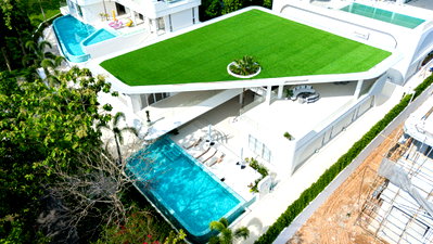 Houses for sale Chonburi : BRAND NEW ULTRA-LUXURY POOL VILLA FOR SALE – Private Phoenix Gold Golf Course Zone, 15 minutes from South Pattaya, framed by views of Khao Chi Chan