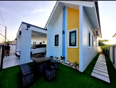 บ้านเดี่ยว บางละมุง ชลบุรี : บ้านเดี่ยวพัทยา ทรงโมเดิร์น ทำเลยดี ใกล้สนามกีฬาชัยพฤกษ์ พัทยา 3ห้องนอน 2ห้องน้ำ