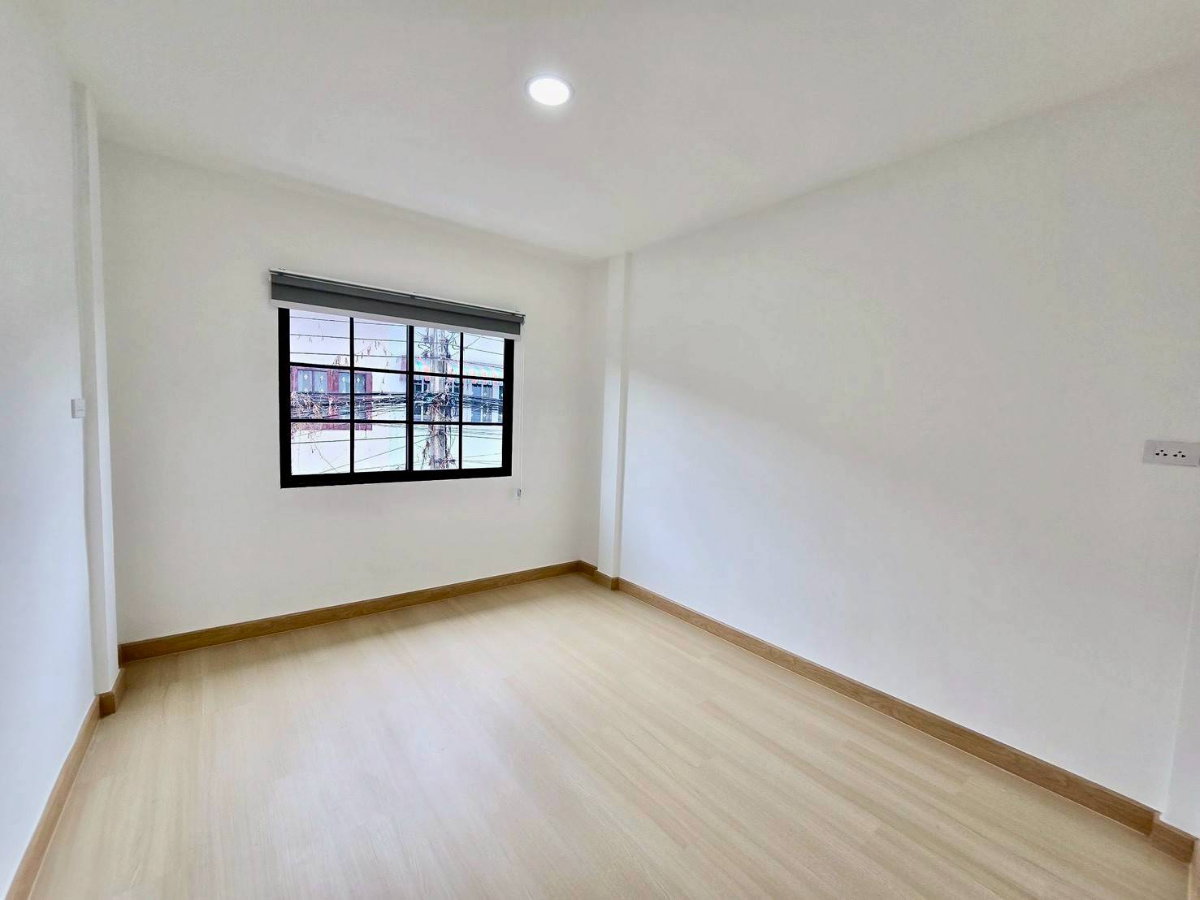 รูป ทาวน์เฮ้าส์ รีโนเวทใหม่ ทำเลดี แต่งสวยพร้อมอยู่ หมู่บ้าน วรารักษ์ ถ.เลียบคลองสอง 27 คลองสามวา ใกล้ตลาด โลตัส - รูปที่ 11/21