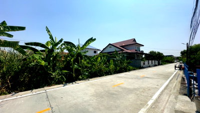 Land for sale Central Plaza Westgate : Land for Sale: 96 Square Wah Plot in a Prime Bang Bua Thong Location, Near Sombat Buri Market. Price Negotiable.