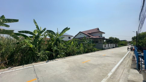 Land for Sale: 96 Square Wah Plot in a Prime Bang Bua Thong Location, Near Sombat Buri Market. Price Negotiable.