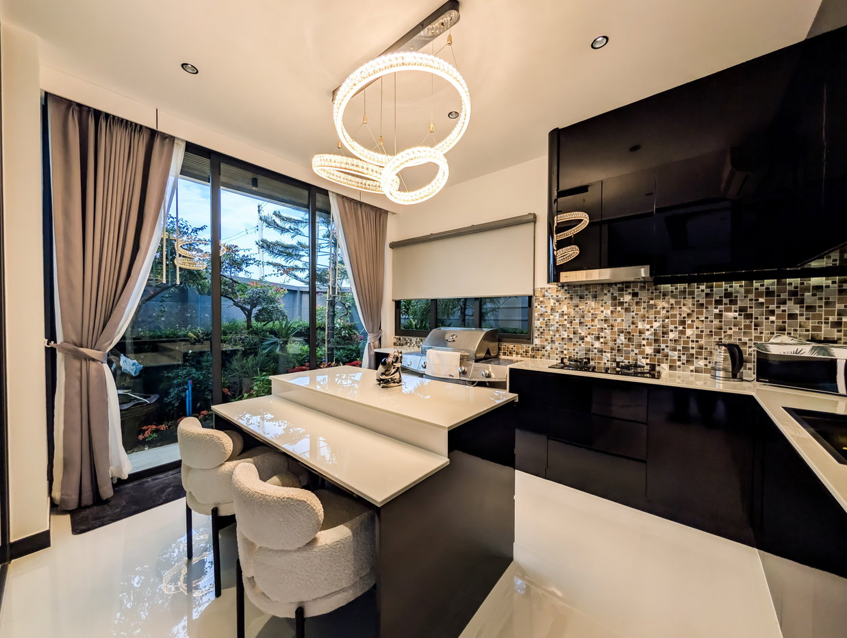 picture Luxury Pool Villa for Sale Thung Klom East Pattaya - 15/32