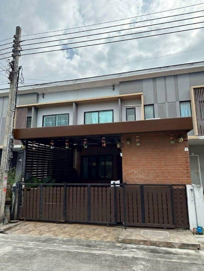 รูป ให้เช่า❗ ทาวน์โฮมรีโนเวทใหม่
เฟอร์ครบ พร้อมอยู่!**
📍 **หมู่บ้านเดอะคอนเนค 27 สวนหลวง-อ่อนนุช**
- รูปที่ 1/16