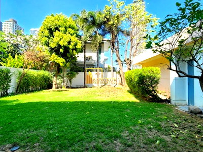 Houses for rent Bangkok : Rare Opportunity: Cozy 5 Bed House with Large Outdoor Space - BR7944SH