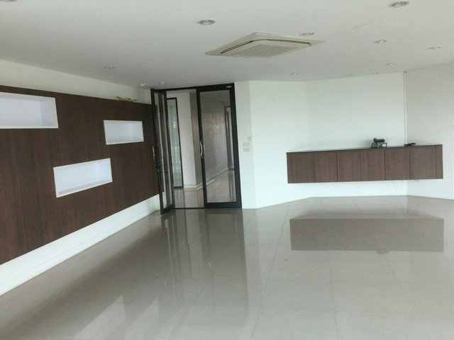 รูป HR3482เช่าอาคารพาณิชย์ 4 ชั้น หัวมุมคู้บอน 29 มีลิฟต์ พื้นที่ 1,700 ตรม. ที่จอดรถ 12 คัน ทำเลค้าขาย ใกล้รถไฟฟ้ารามอินทรา คู้บอน - รูปที่ 25/40